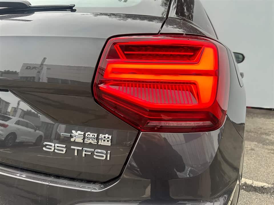 Audi Q2L