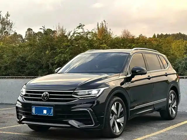 Volkswagen Tiguan L 2023 — купить из Китая под заказ