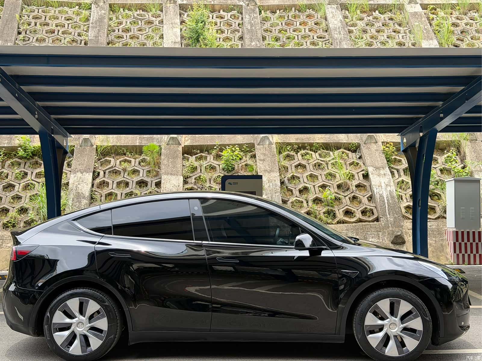 Tesla Model Y, 2023 9