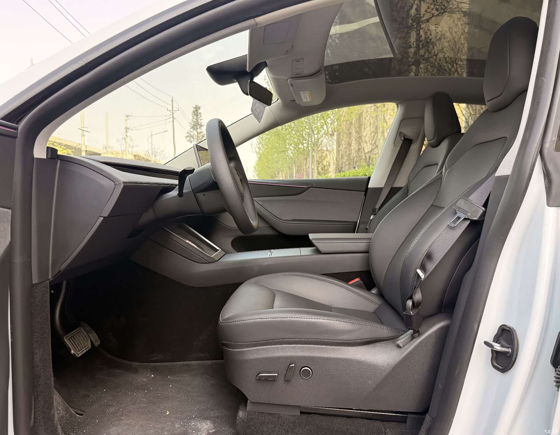 Tesla Model Y, 2025 4