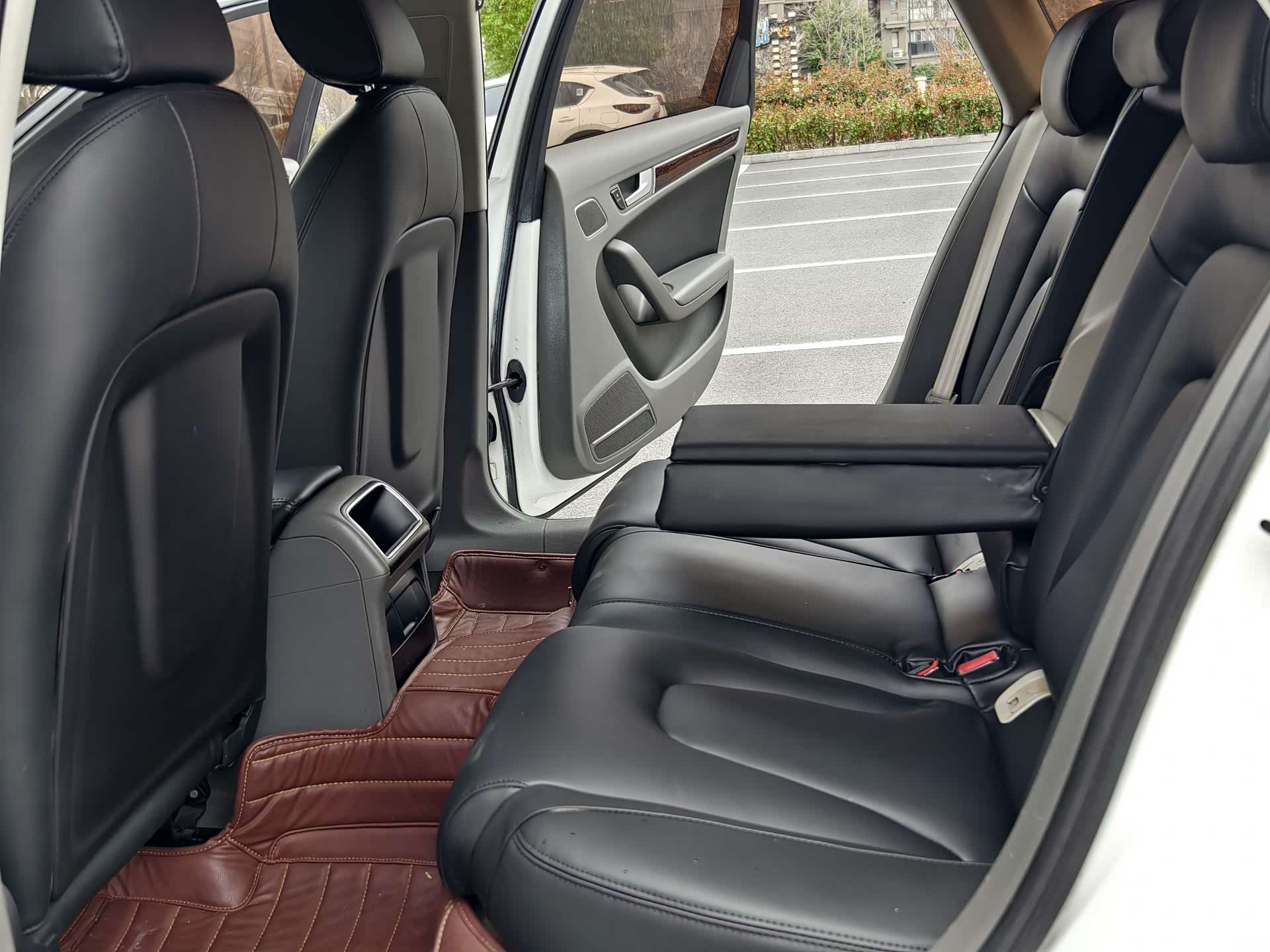 Audi A4L, 2011 10