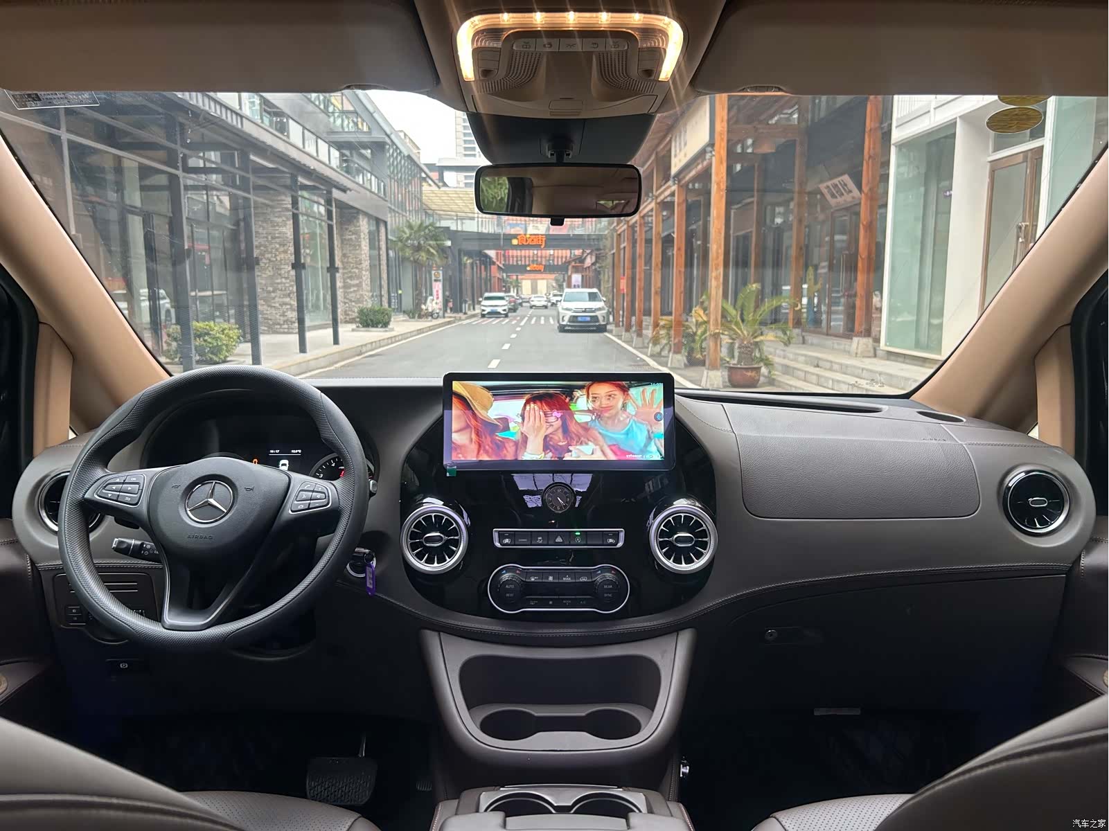 Mercedes-Benz 7, 2023 7