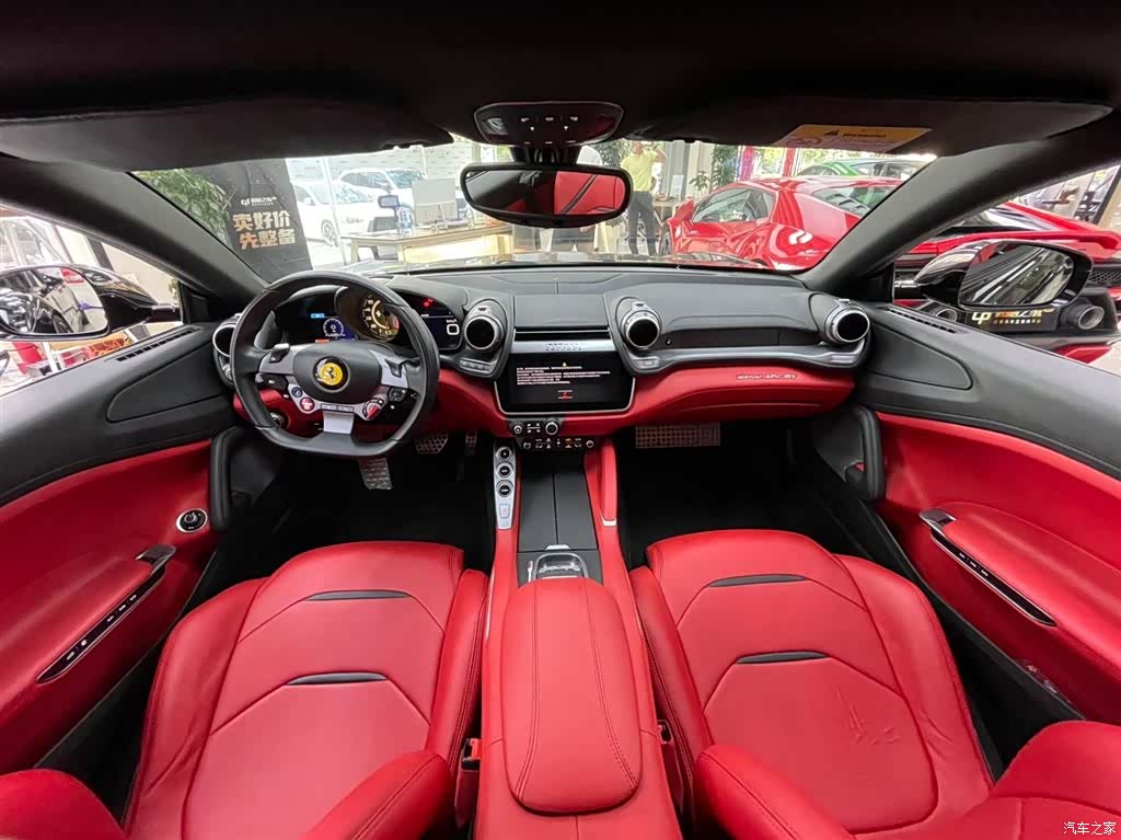 Ferrari GTC4Lus, 2019 15