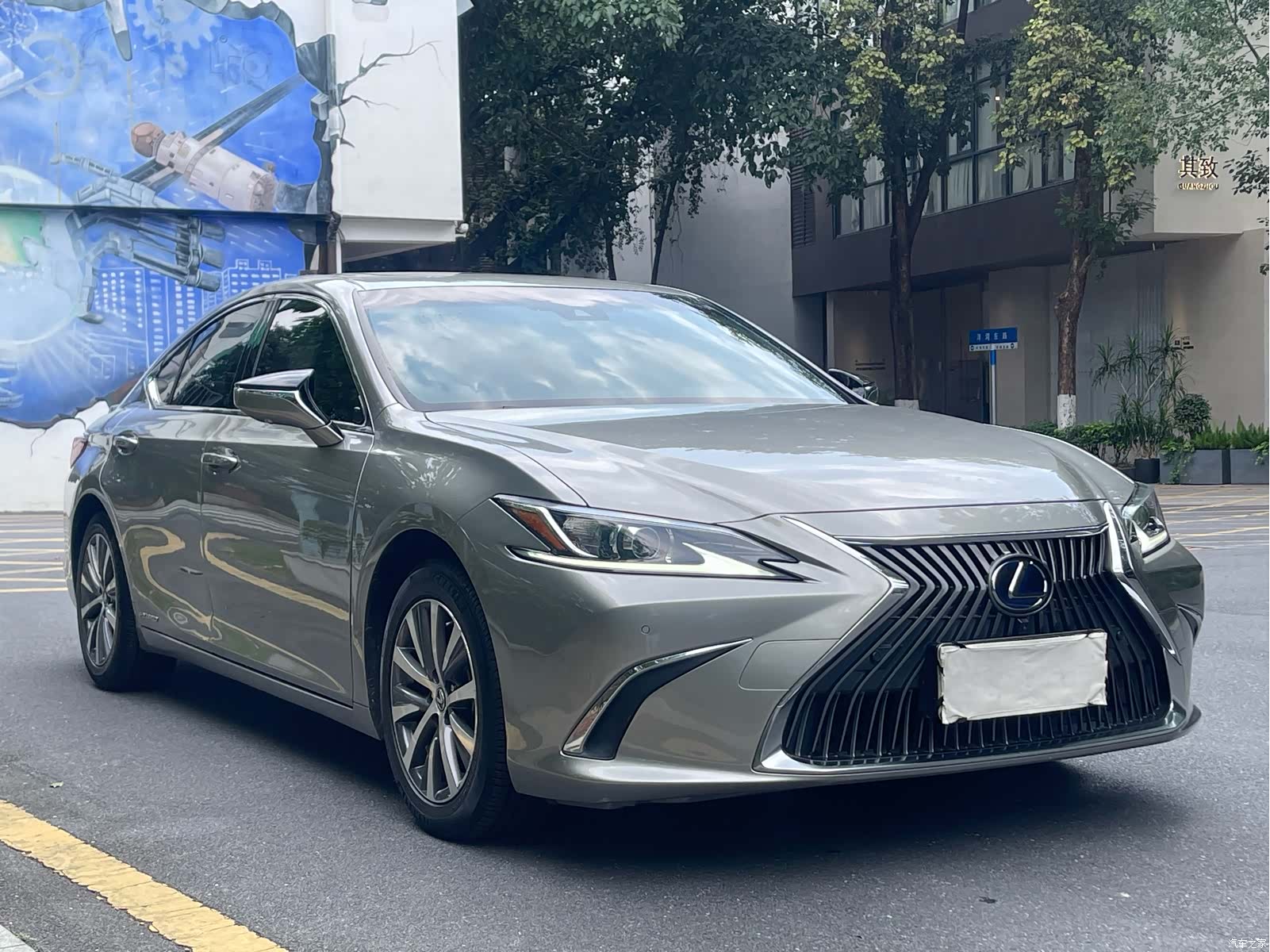 Lexus ES, 2019 3