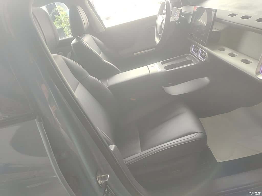 Leapmotor B01, 2025 25