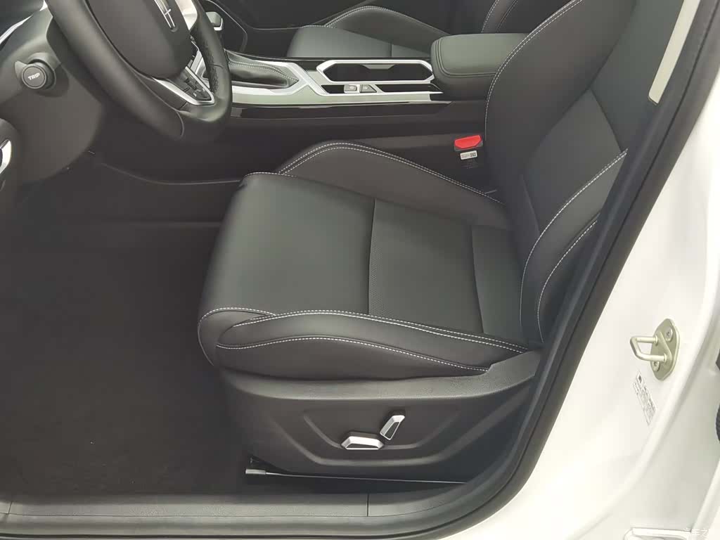 Geely Coolray, 2025 20