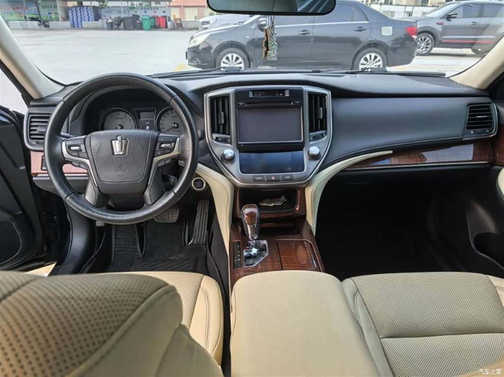 Toyota Crown, 2016 все фото