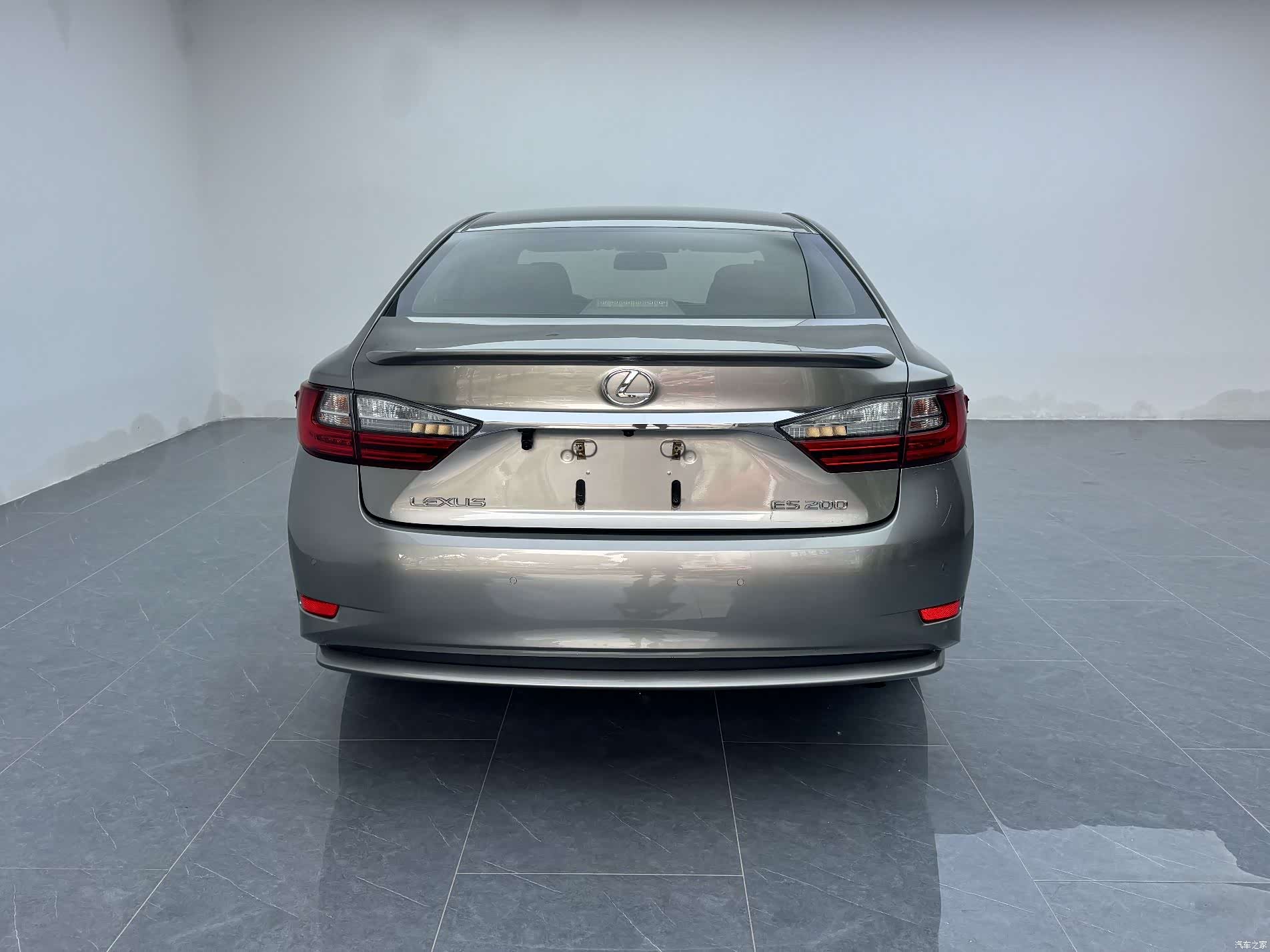Lexus ES, 2017 3
