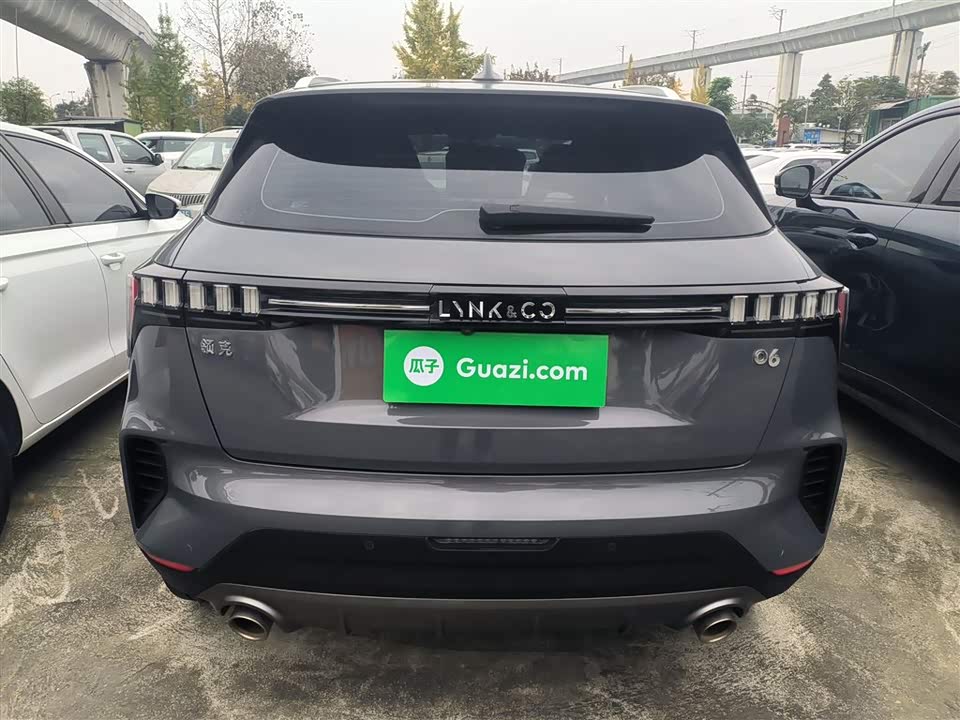 Lynk & Co 06