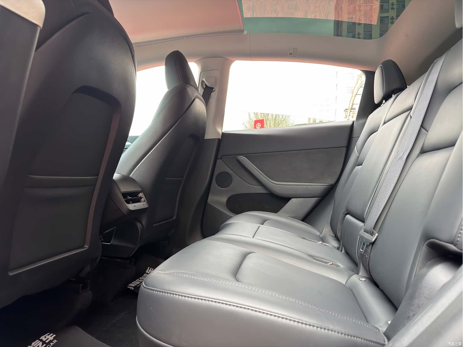 Tesla Model Y, 2024 8