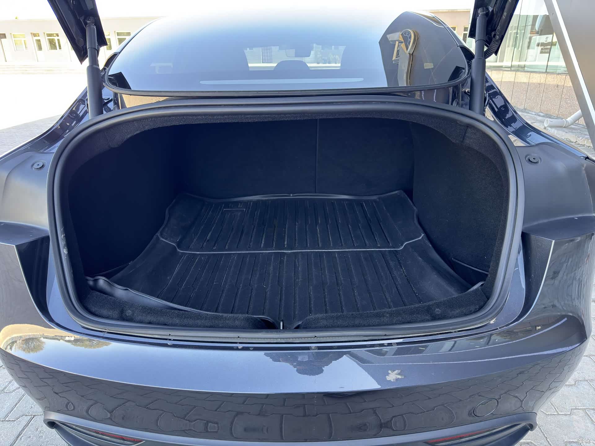 Tesla Model 3, 2024 17