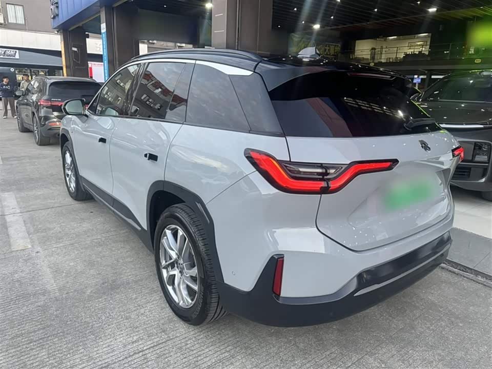 NIO ES6