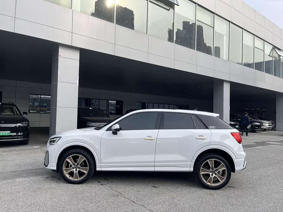 Audi Q2L