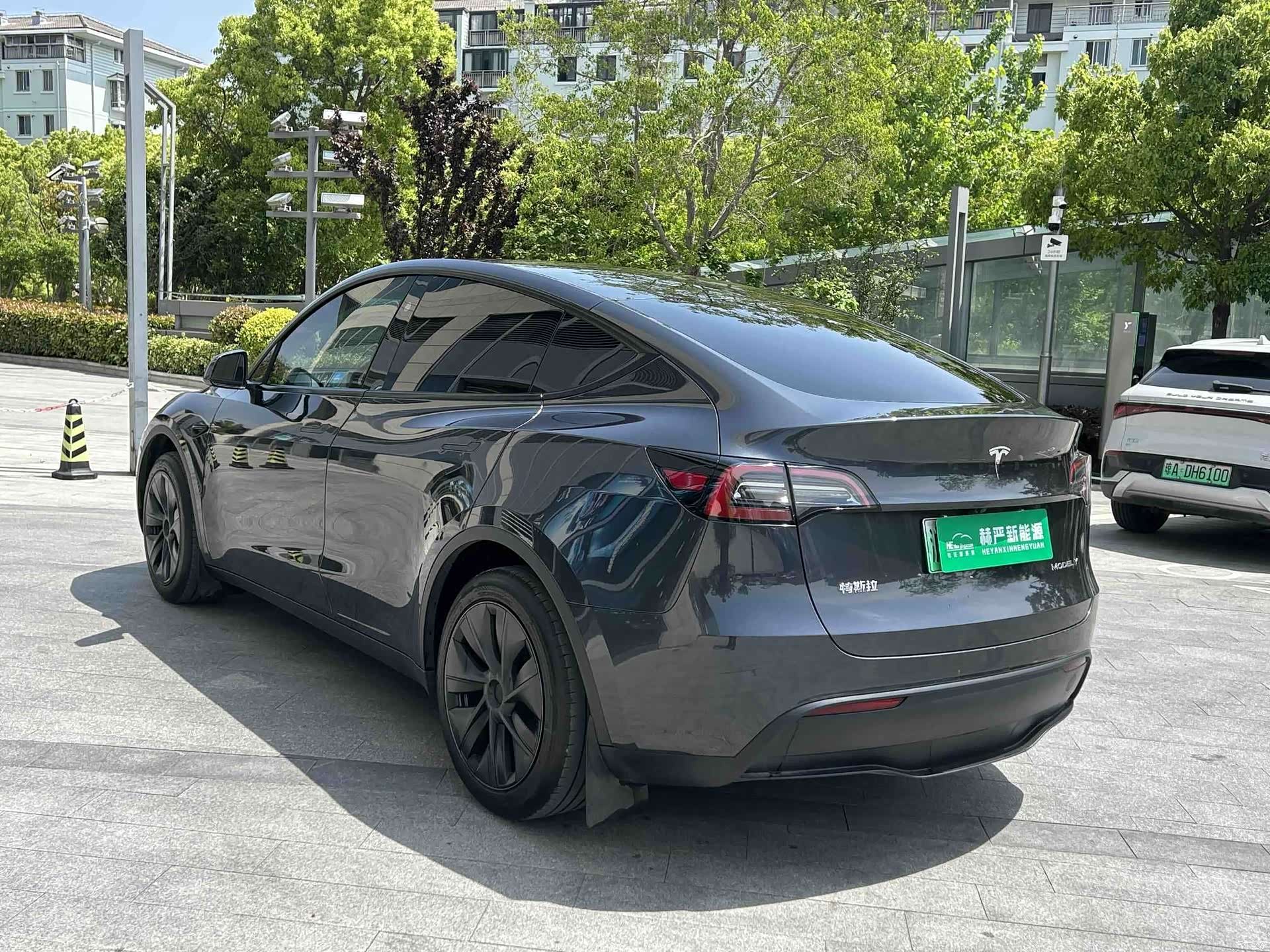 Tesla Model Y, 2024 8