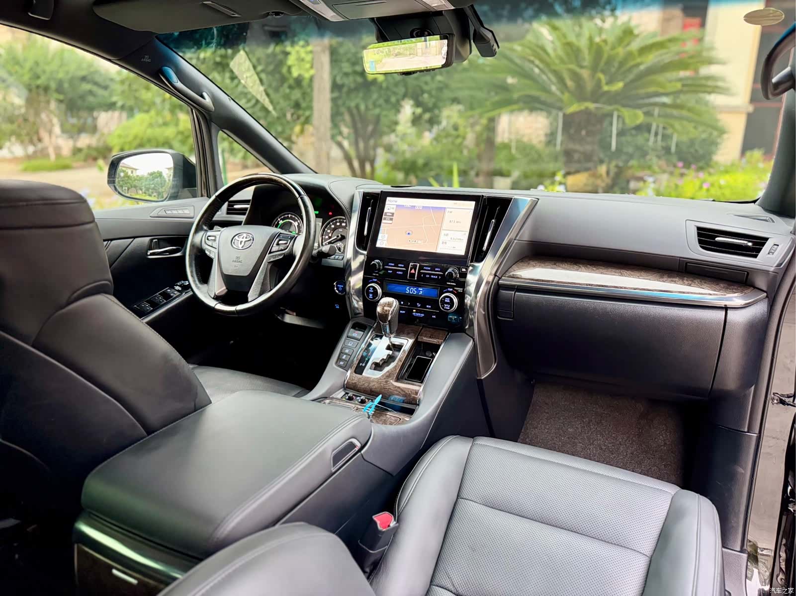 Toyota Vellfire, 2023 11