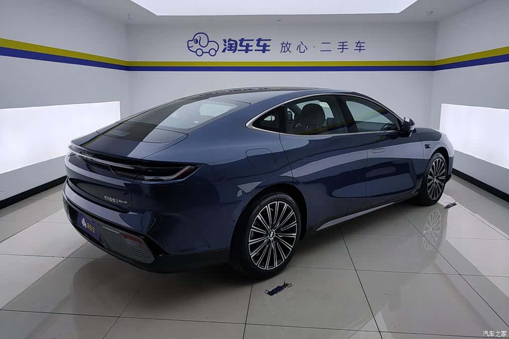 Geely 8, 2025 3