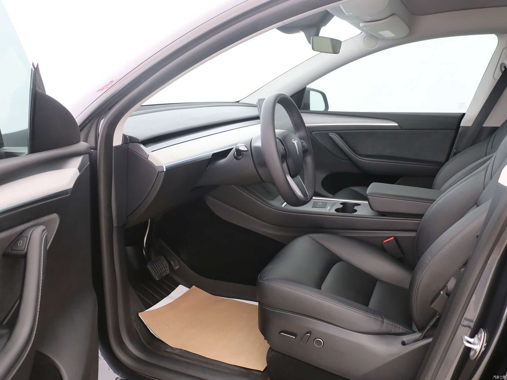 Tesla Model Y, 2025 4