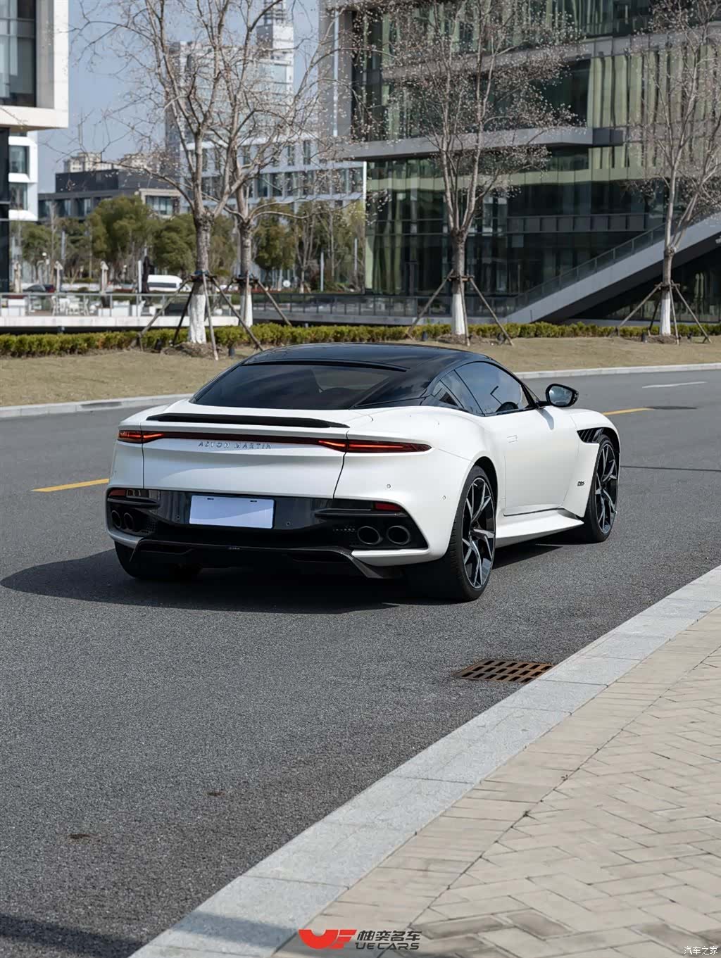 Aston Martin DBS, 2019 4