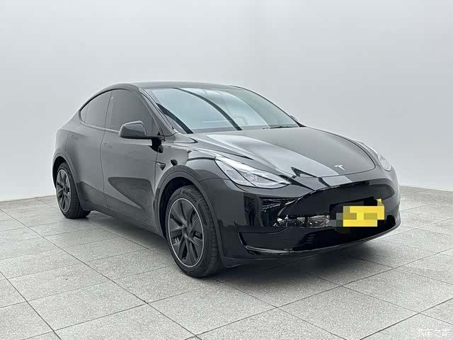 Tesla Model Y, 2022 3