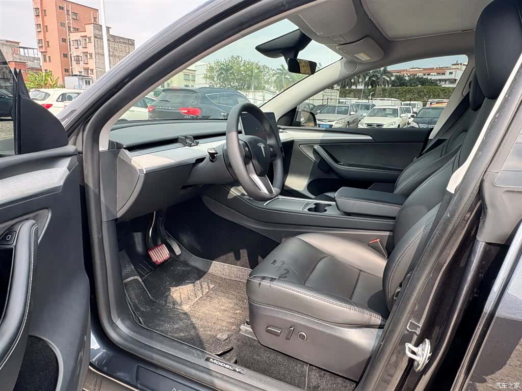 Tesla Model Y, 2024 9