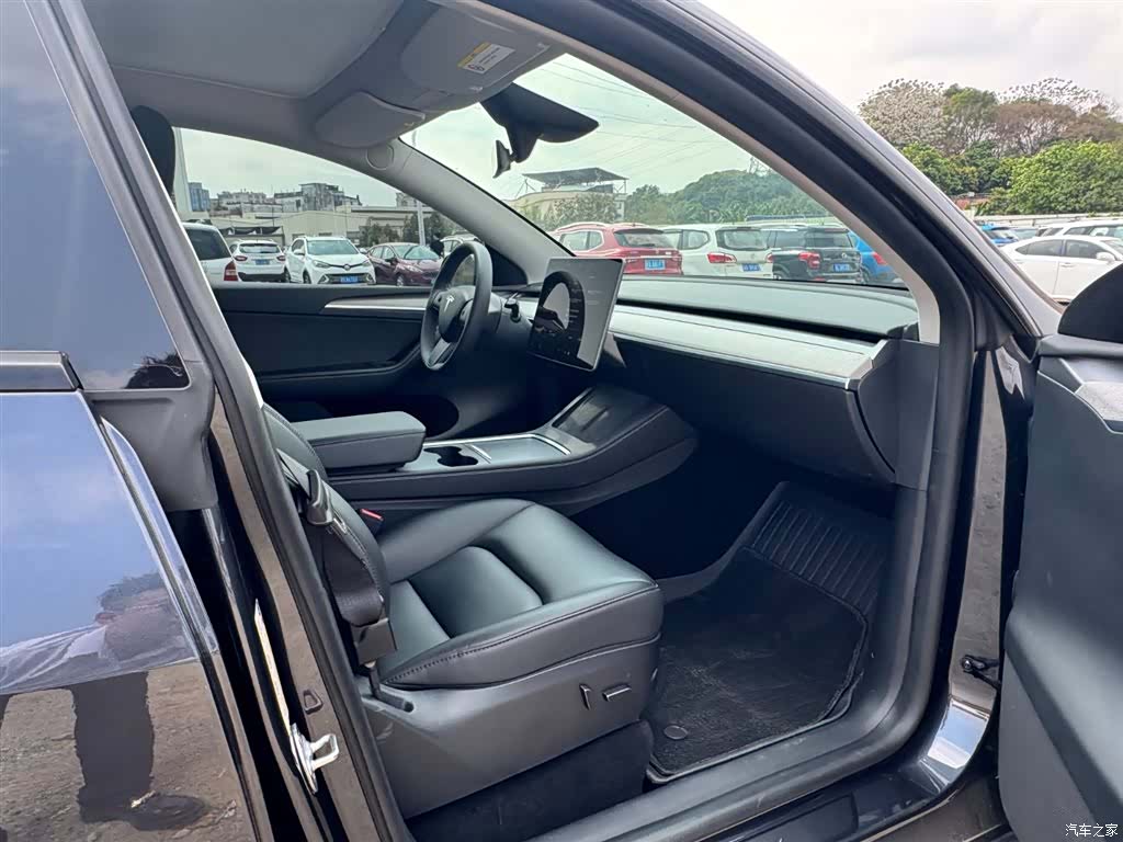 Tesla Model Y, 2024 13
