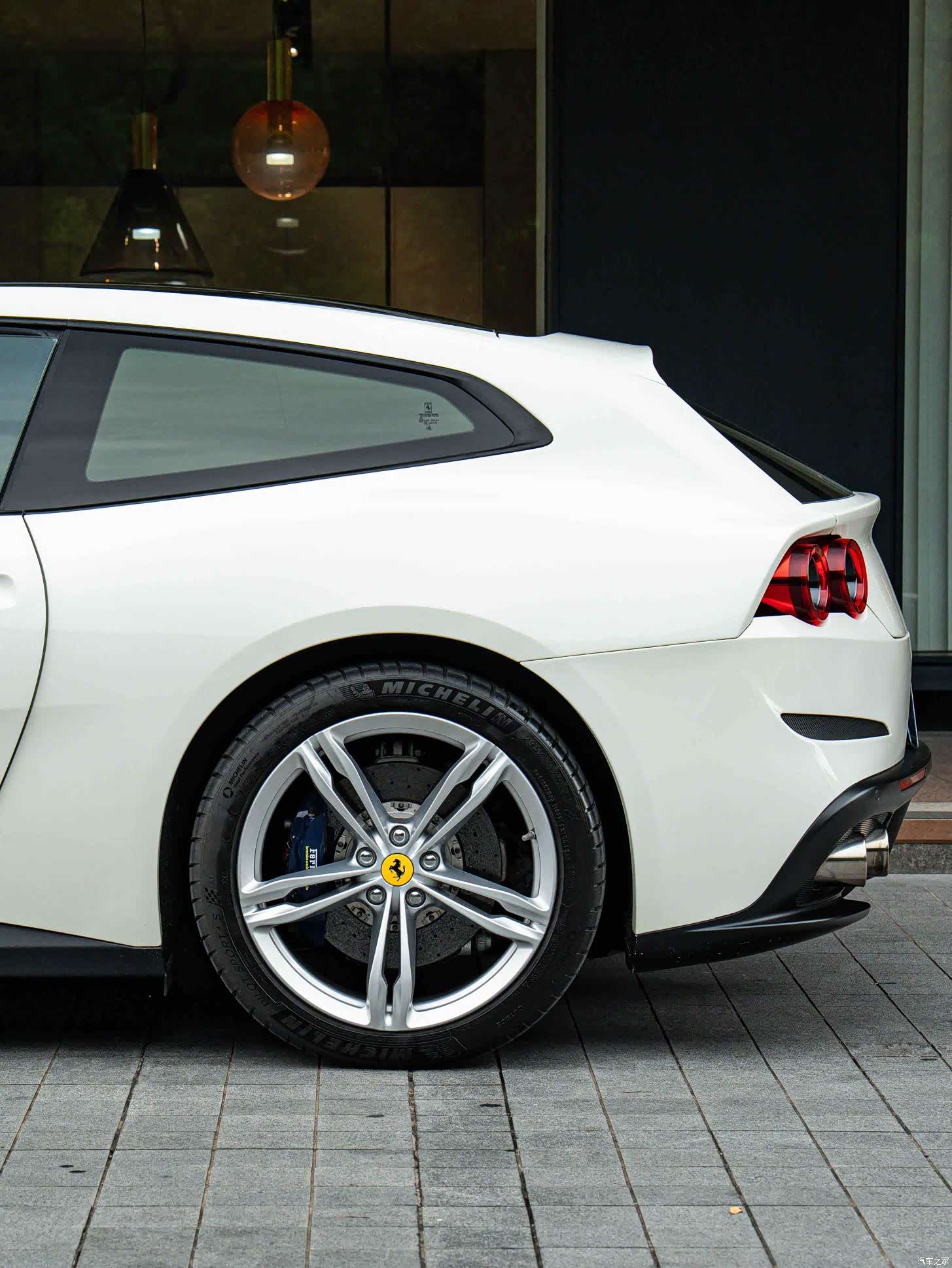 Ferrari GTC4Lus, 2018 все фото
