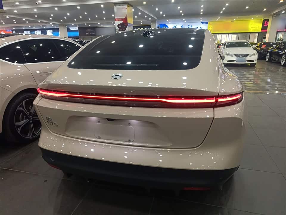 NIO ET5
