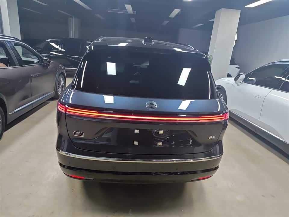 NIO ES8