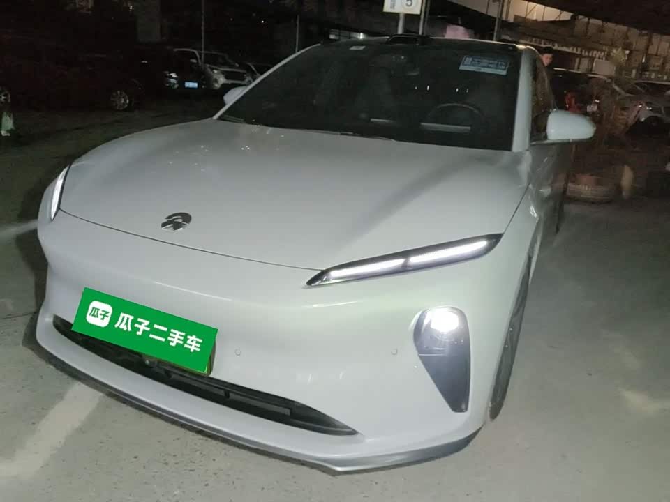 NIO ET5