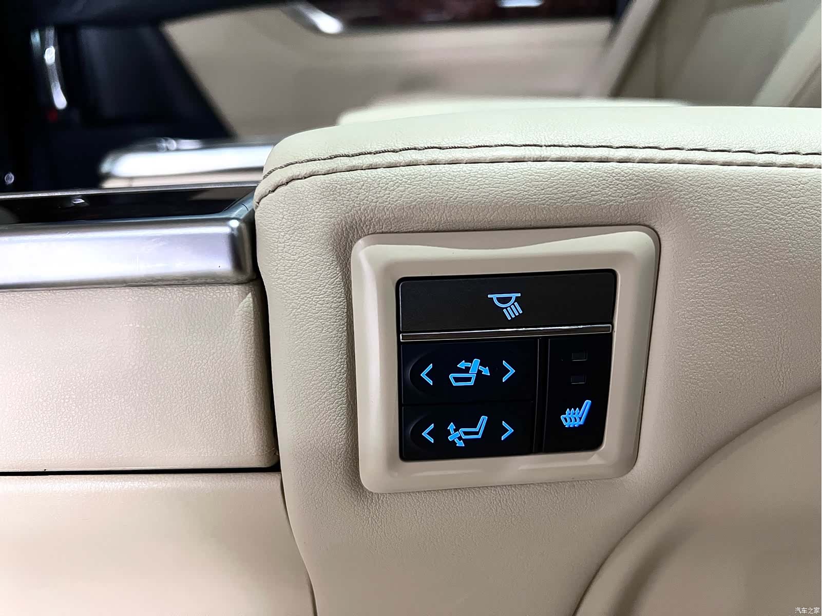 Toyota Alphard, 2023 39