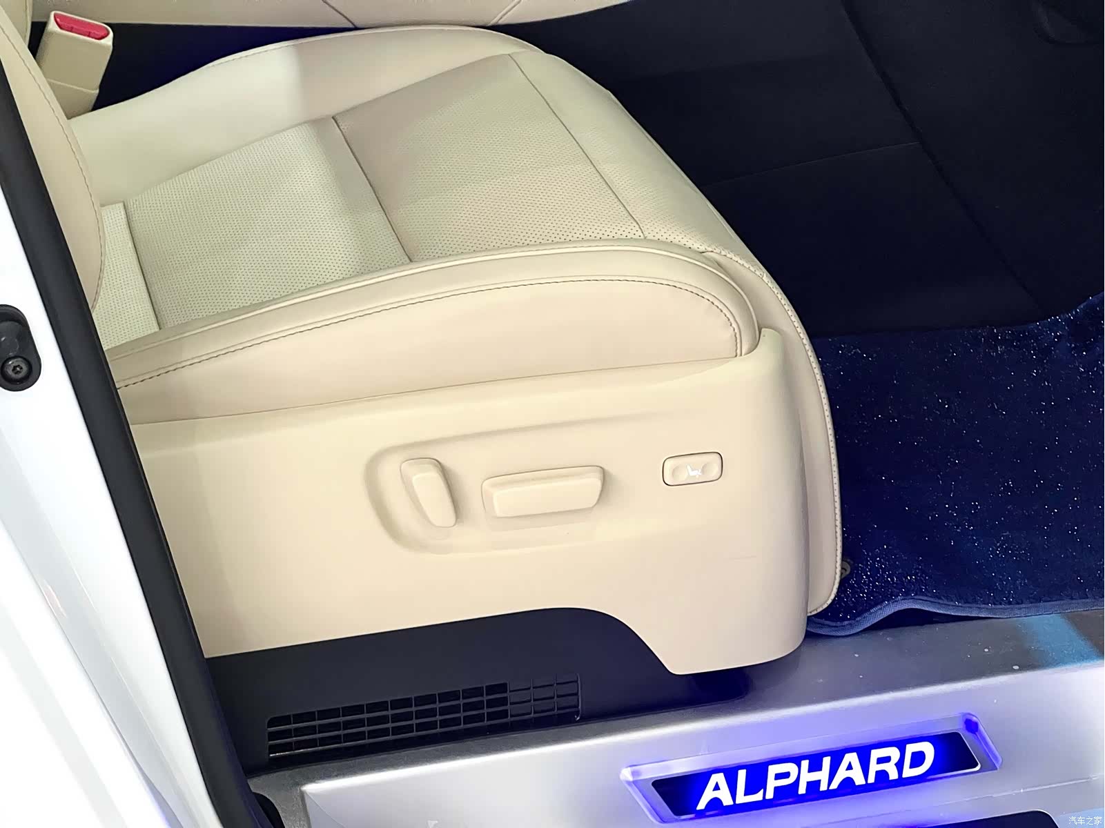 Toyota Alphard, 2023 28
