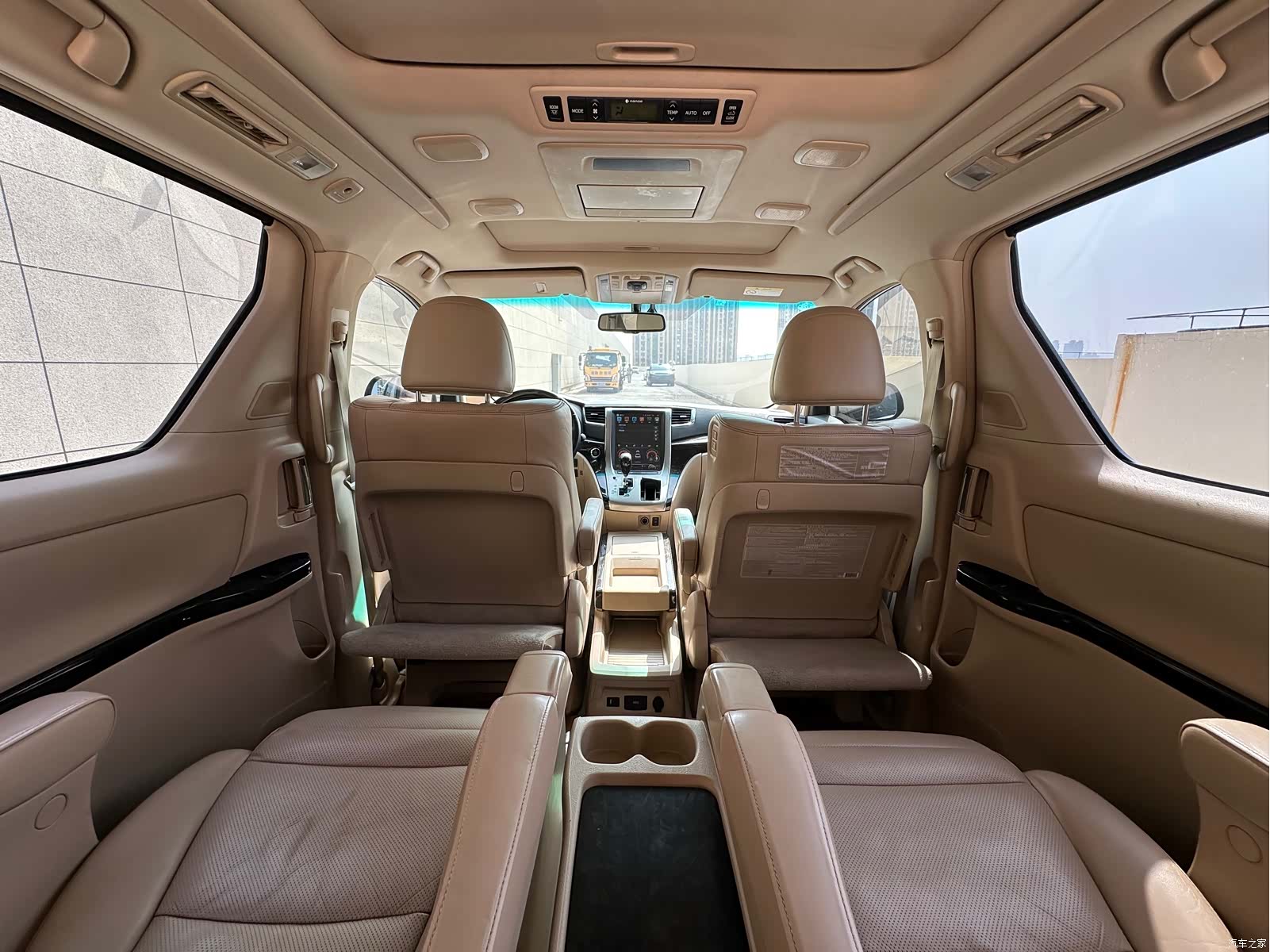 Toyota Alphard, 2014 7