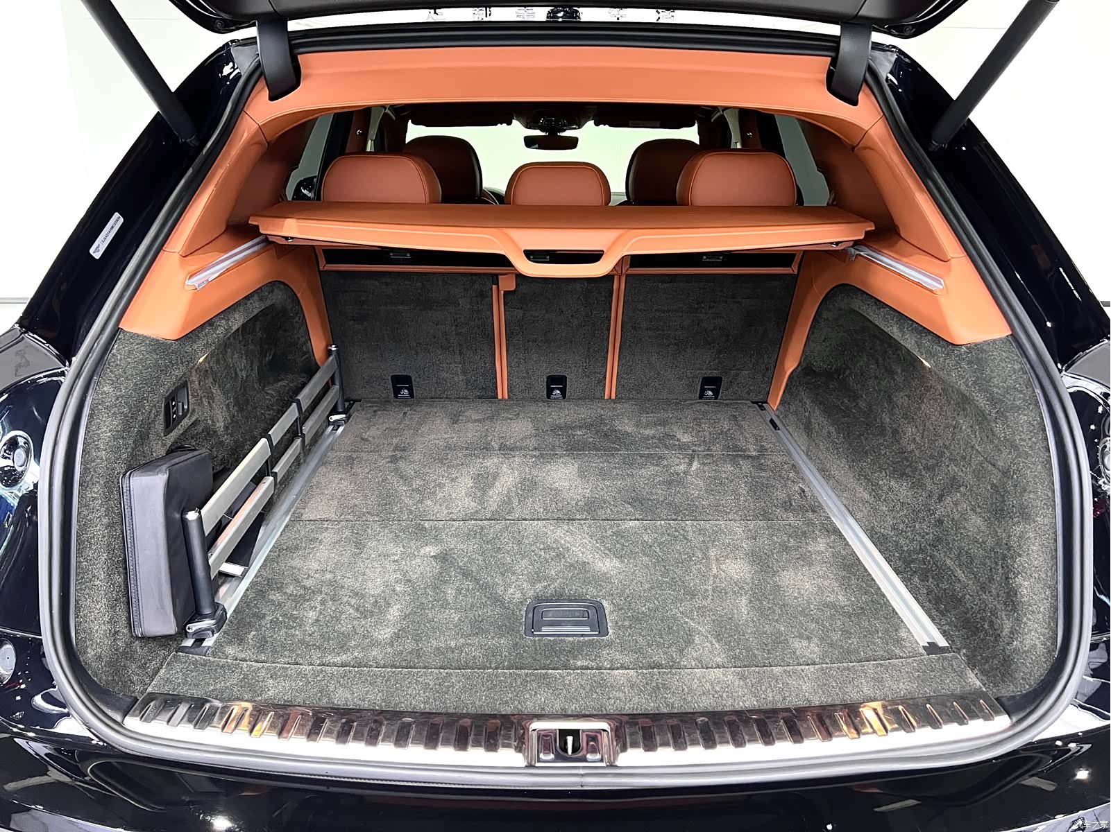 Bentley Bentayga, 2021 40