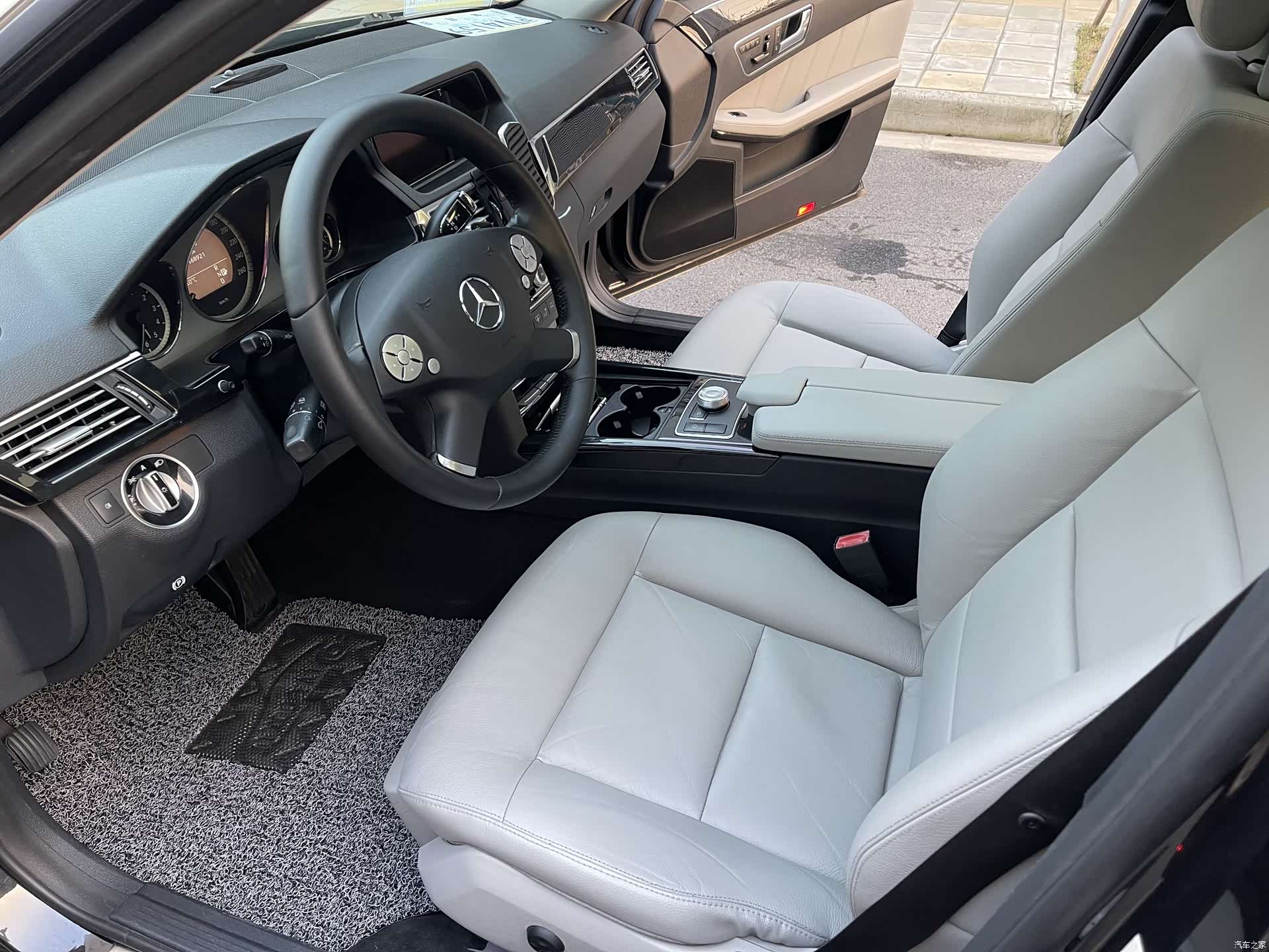 Mercedes-Benz E-Class, 2011 10