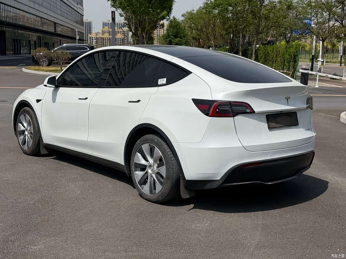 Tesla Model Y, 2022 все фото