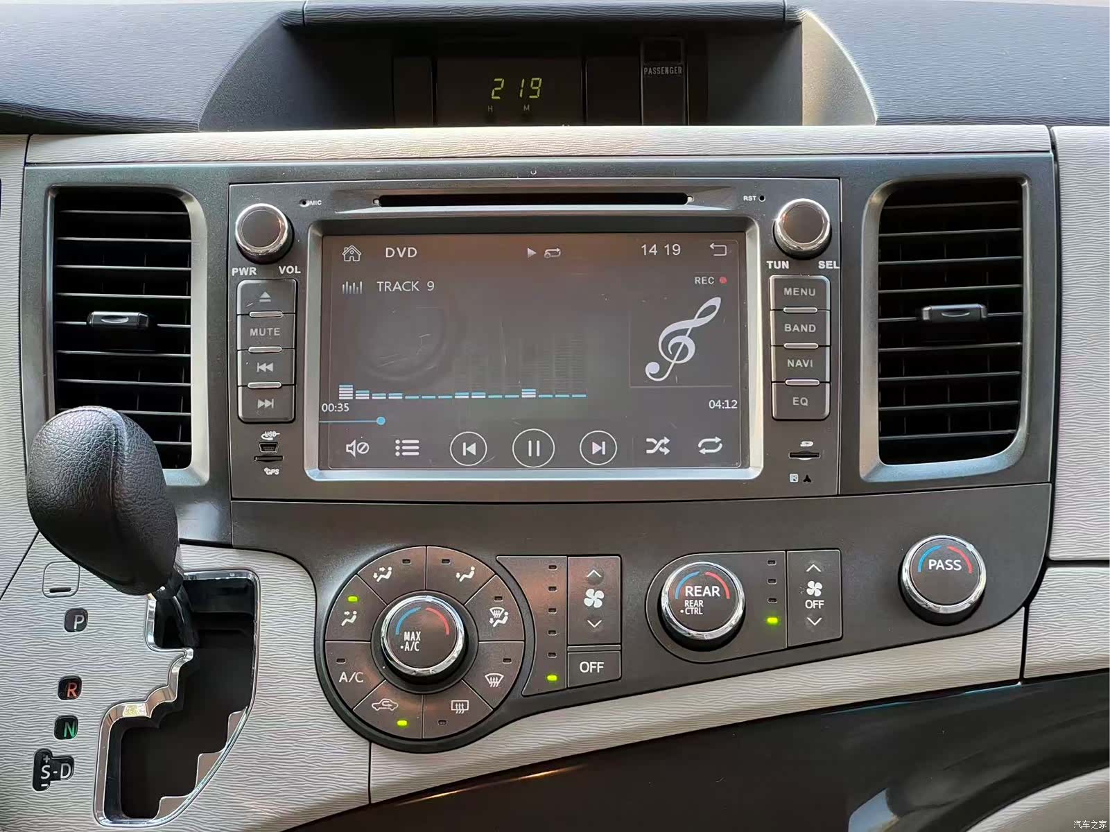 Toyota Sienna, 2015 10