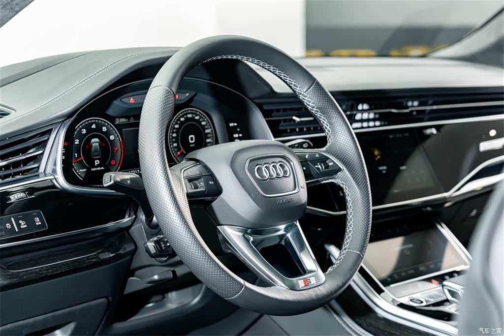 Audi Q8, 2022 12