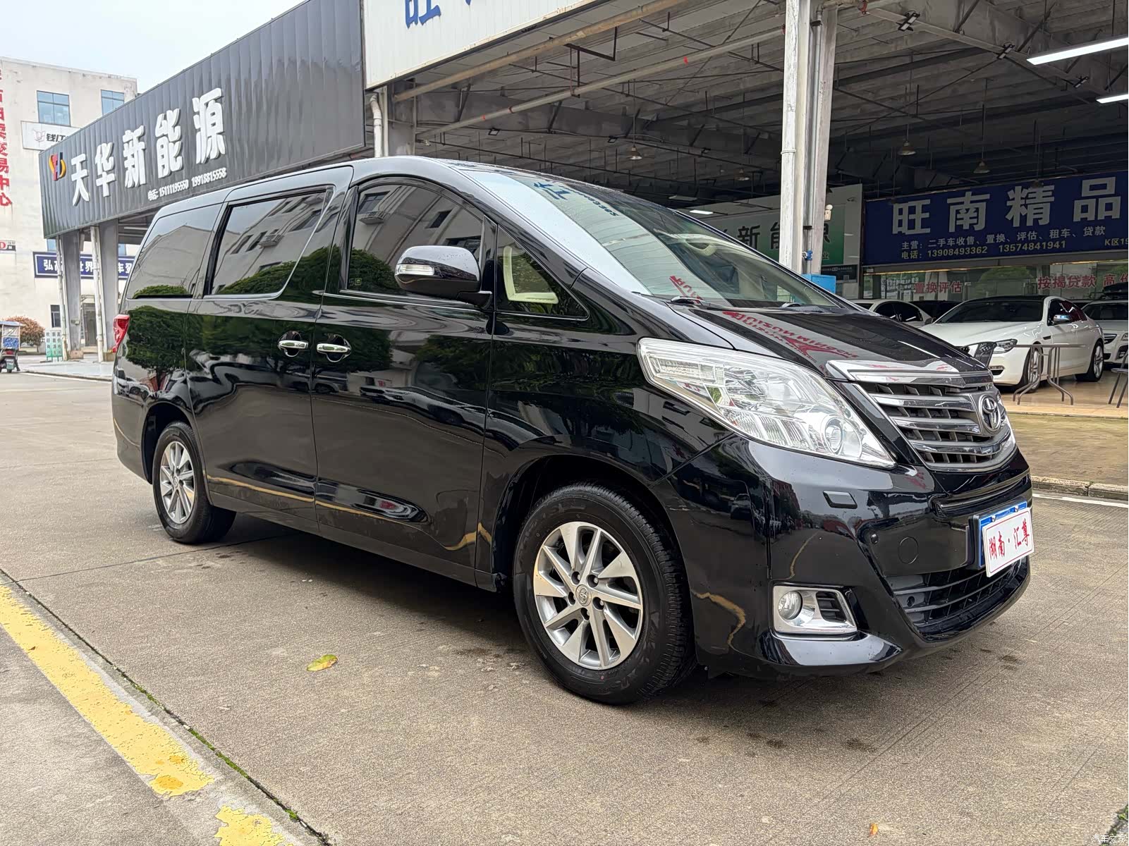 Toyota Alphard, 2013 3