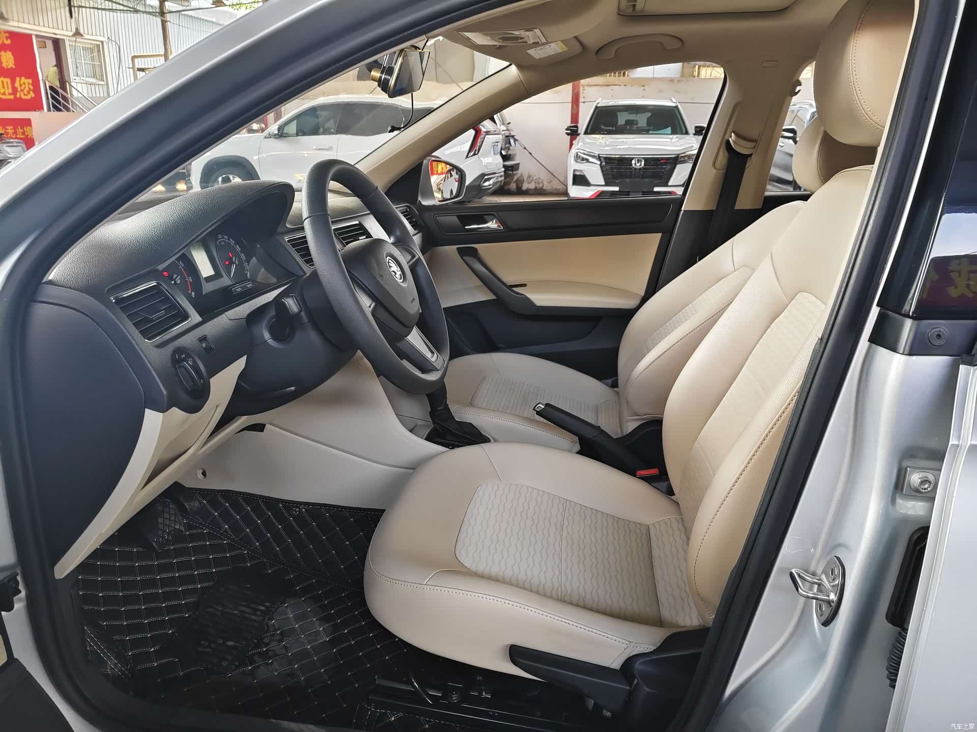 Skoda Rapid, 2017 3