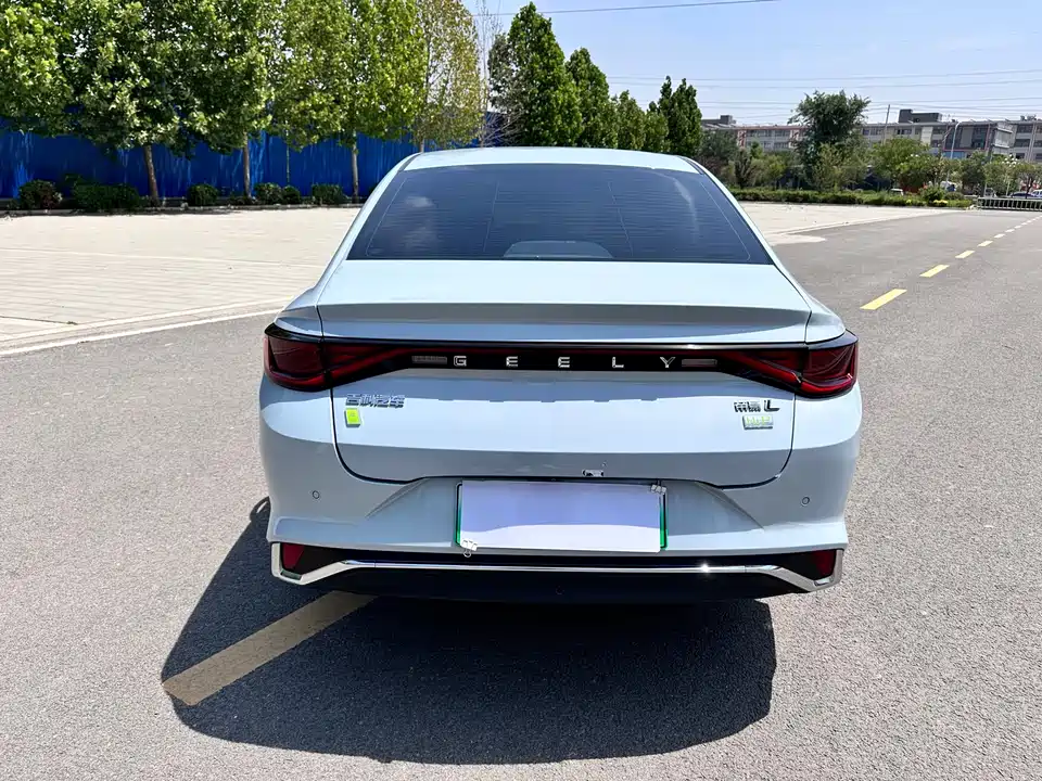 Geely Emgrand L HiP Geely Emgrand L HiP