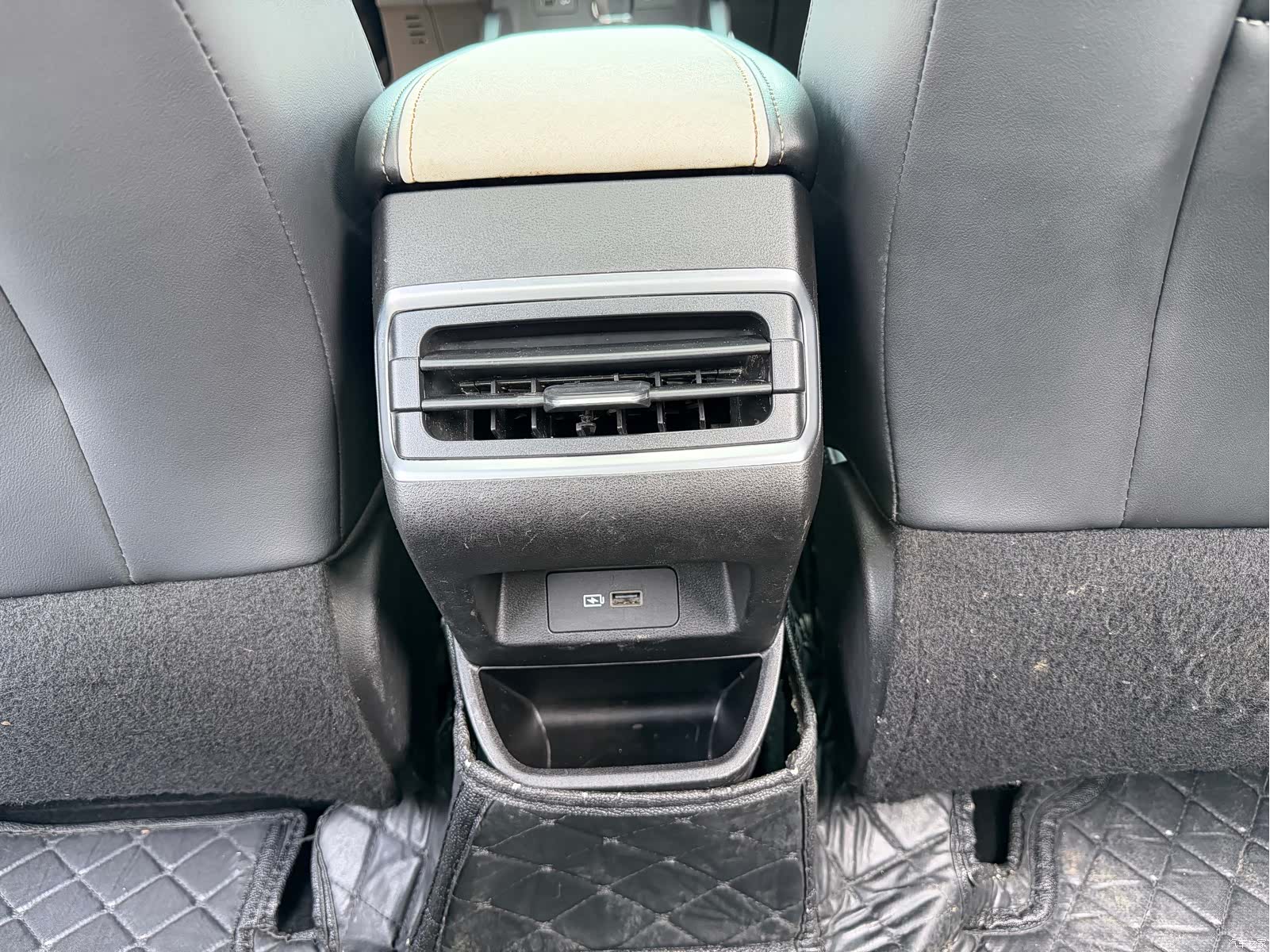 Geely Emgrand, 2022 16
