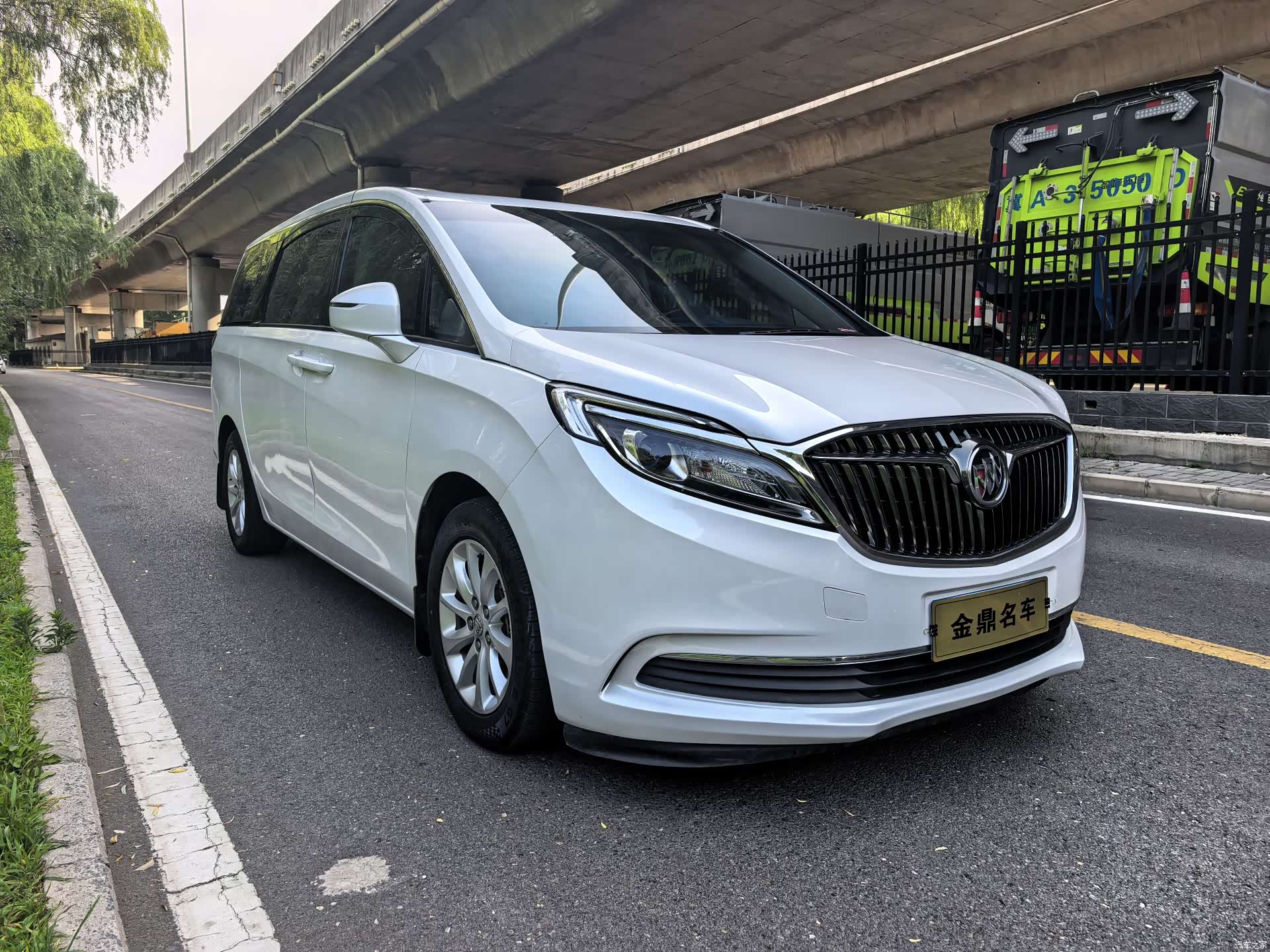 Buick GL8, 2020 3