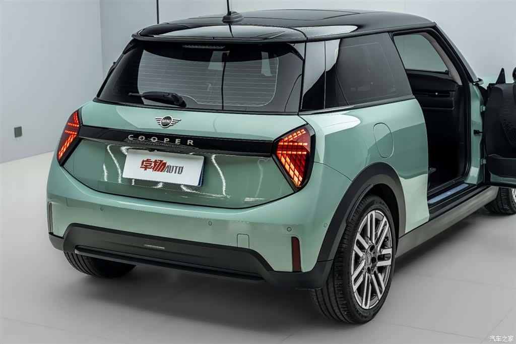 Mini Cooper, 2026 35
