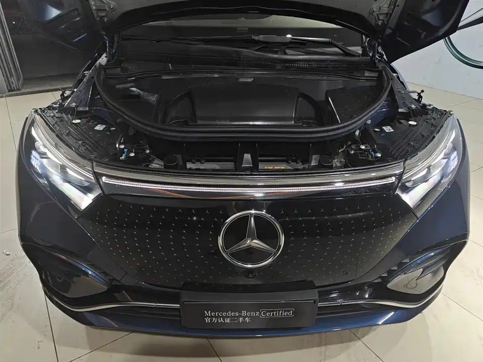 Mercedes-Benz EQS SUV