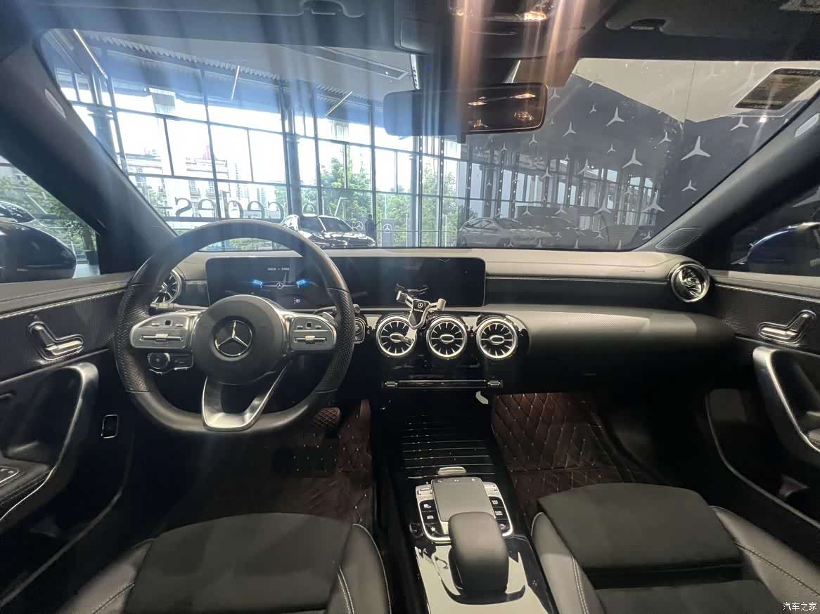 Mercedes-Benz C-Class, 2025 21