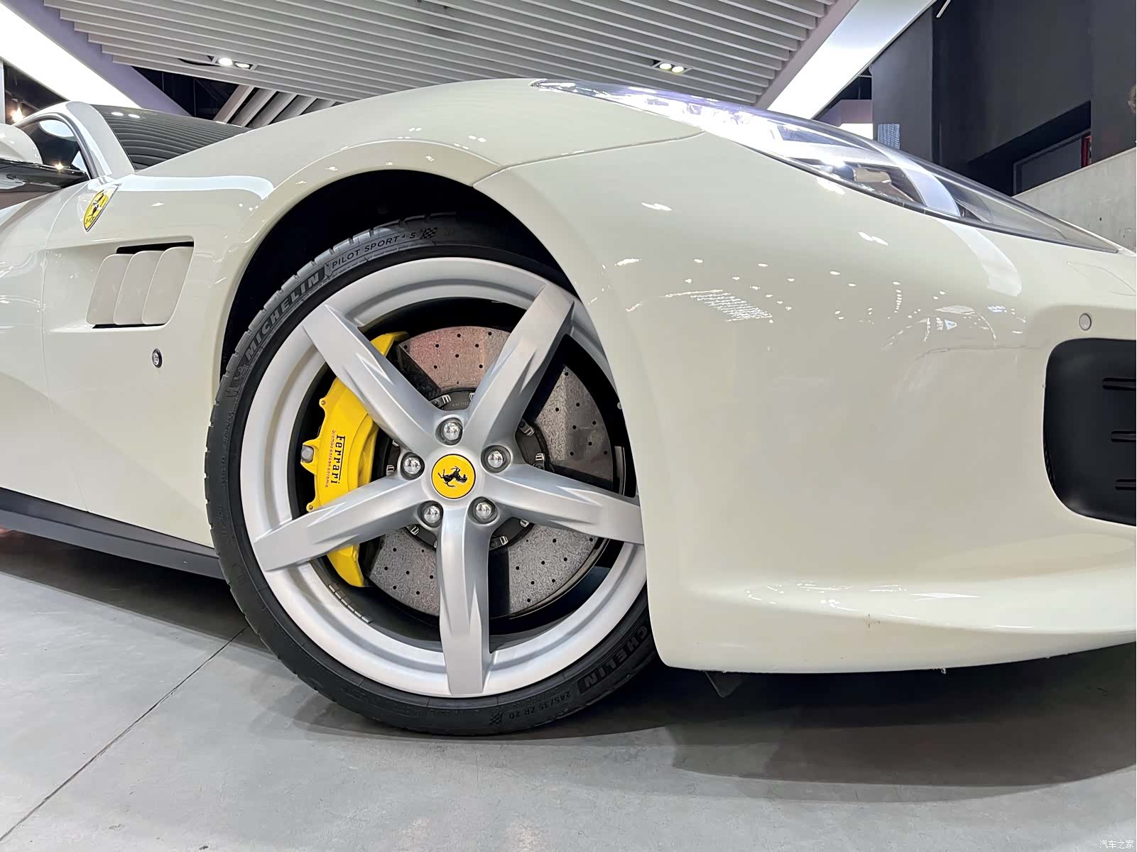 Ferrari GTC4Lus, 2018 все фото