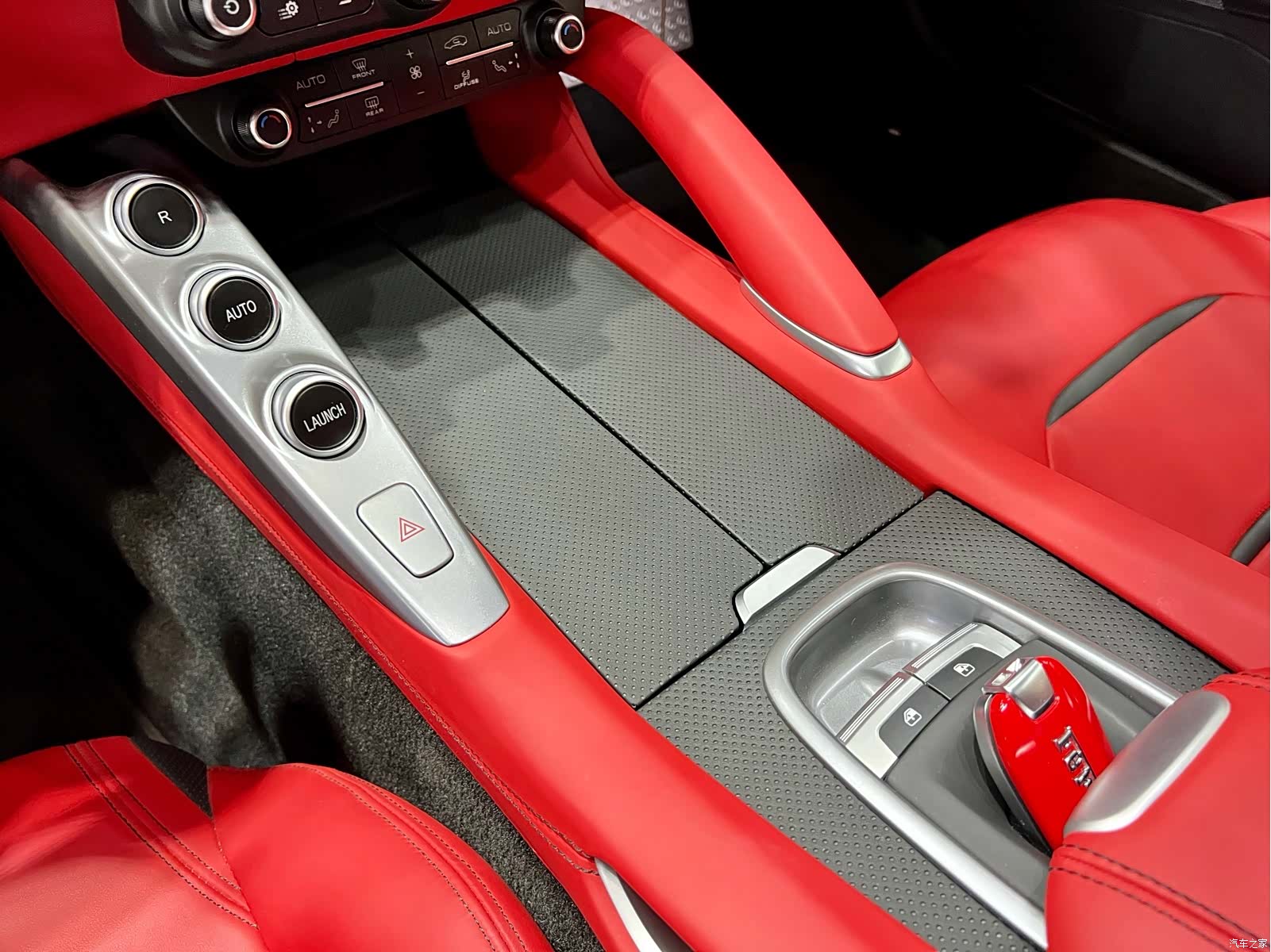 Ferrari GTC4Lus, 2018 14