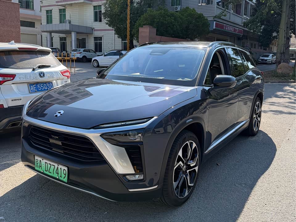 NIO ES8