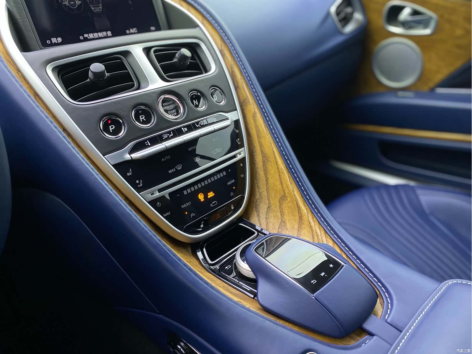 Aston Martin DB11, 2018 16