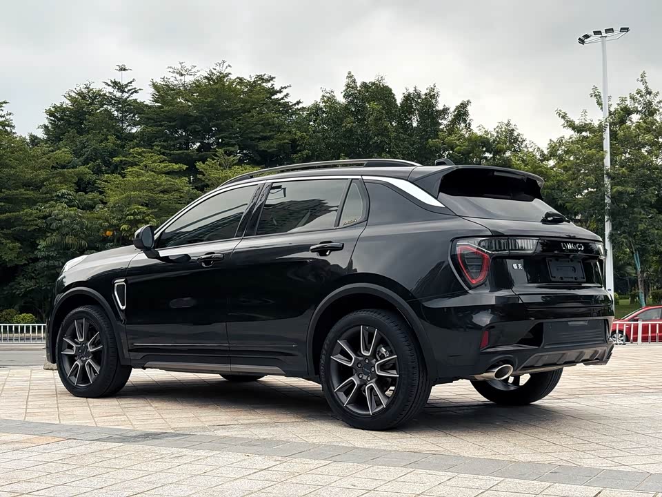 Lynk & Co 01